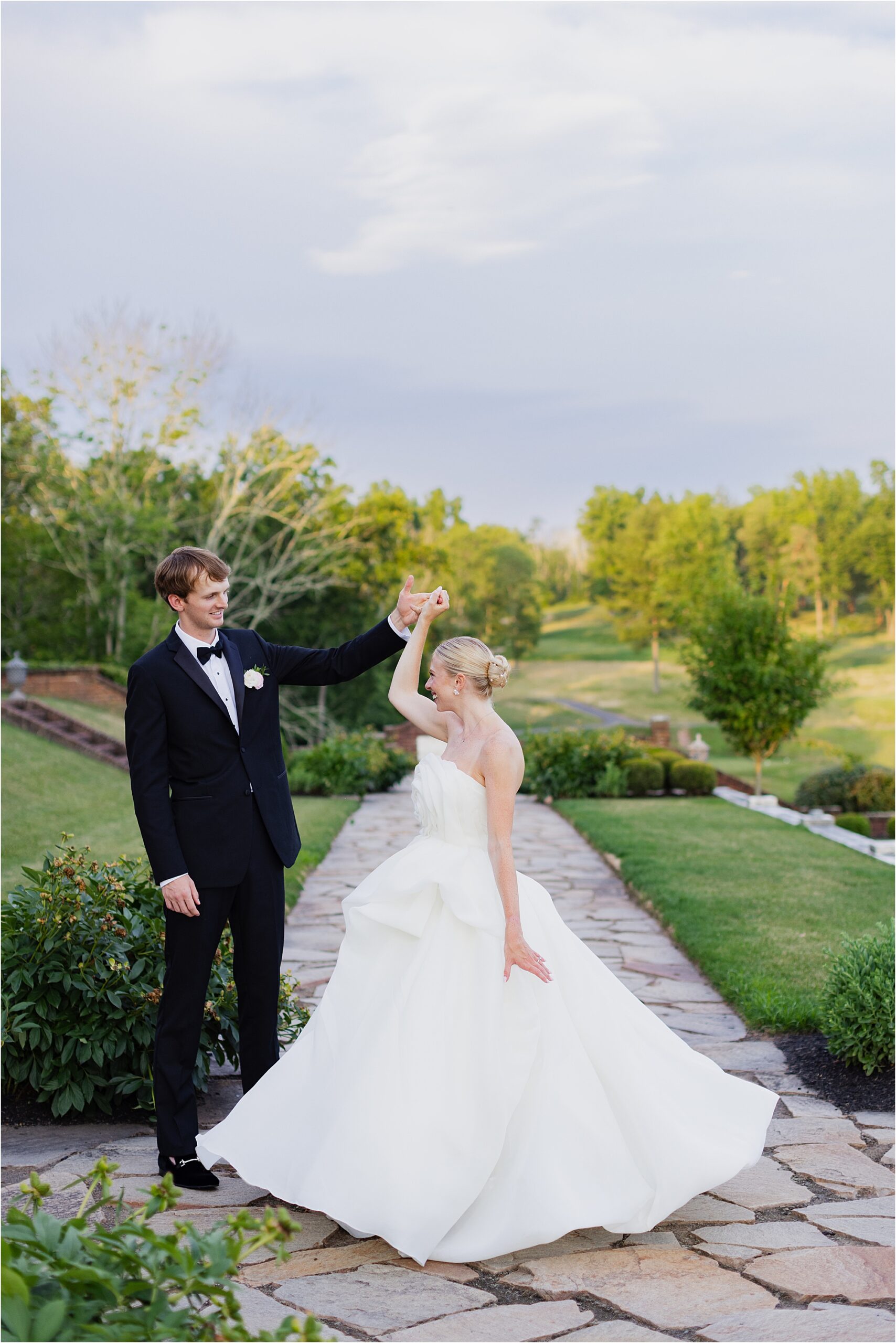 summer Hamilton farm wedding